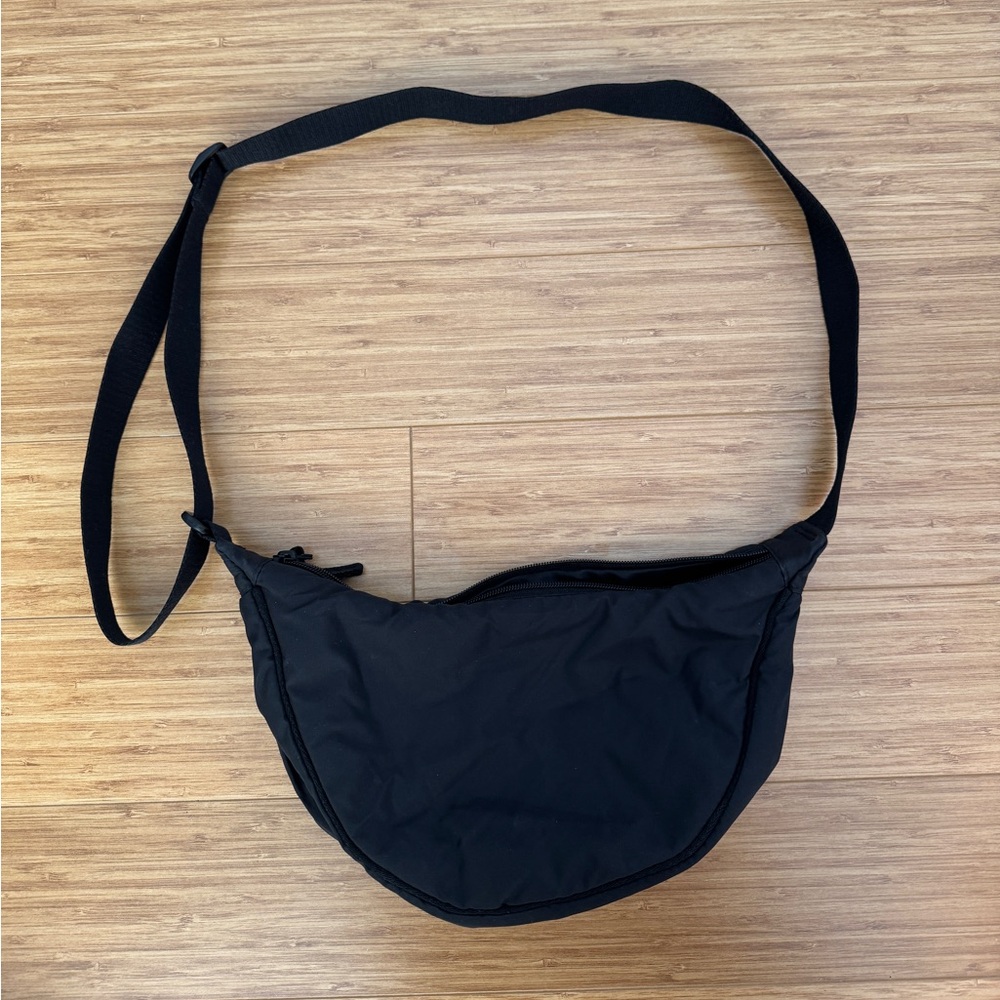 Uniqlo round mini shoulder bag